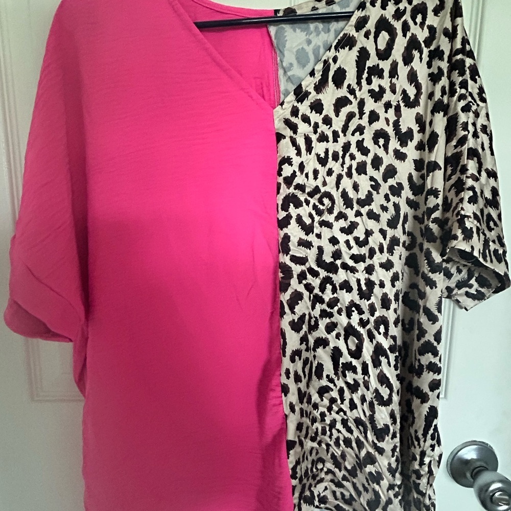 Women's Hot Pink & Leopard V-Neck Mixed-Print Top - Picture 2 of 3